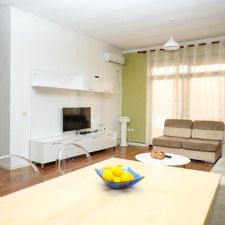 Cozy Apartment In The Heart Of Tirana ! Bagian luar foto
