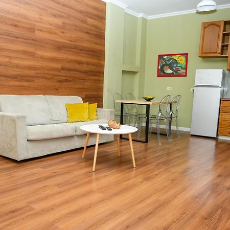 Cozy Apartment In The Heart Of Tirana ! Bagian luar foto