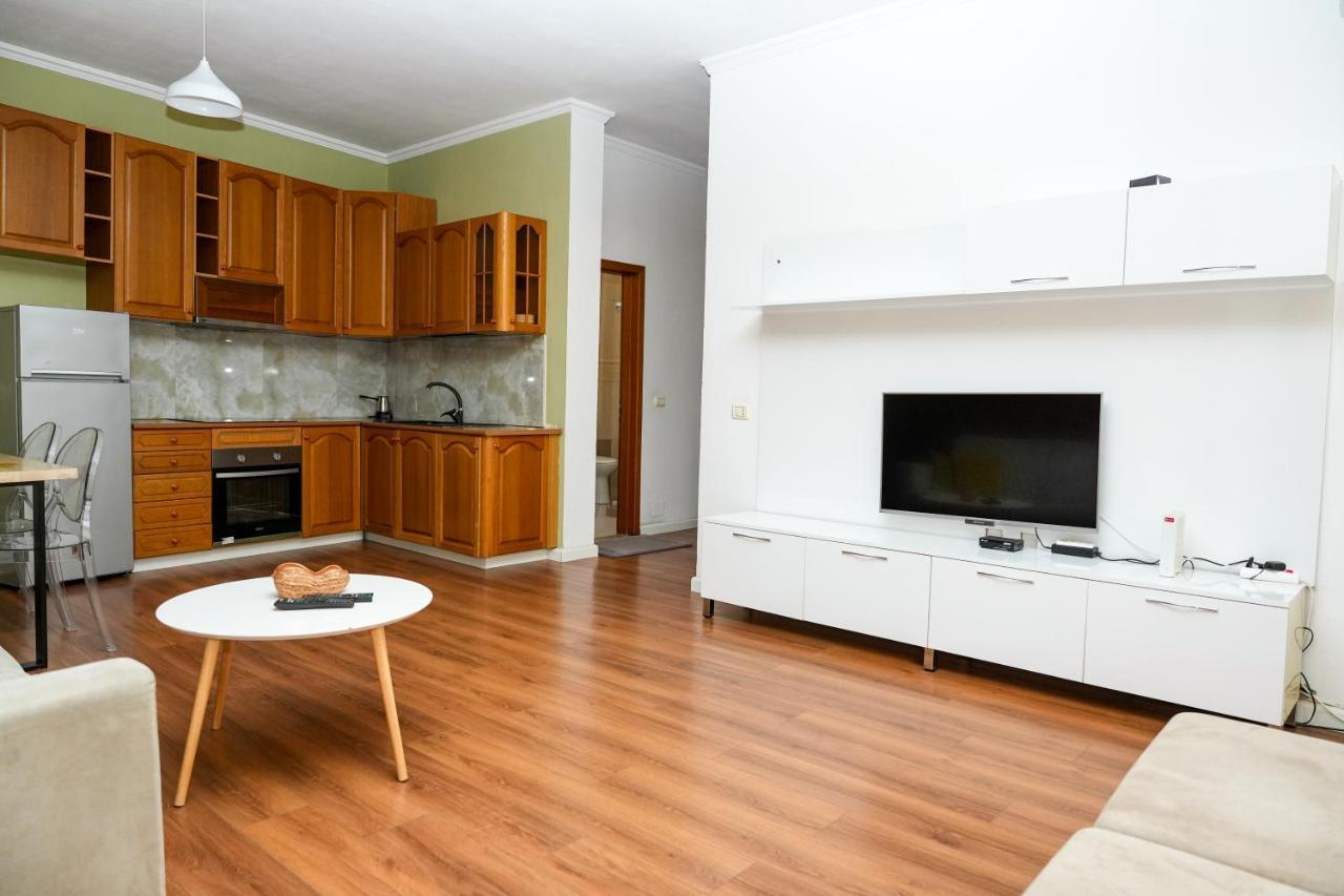 Cozy Apartment In The Heart Of Tirana ! Bagian luar foto