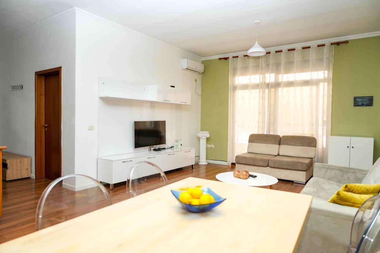 Cozy Apartment In The Heart Of Tirana ! Bagian luar foto