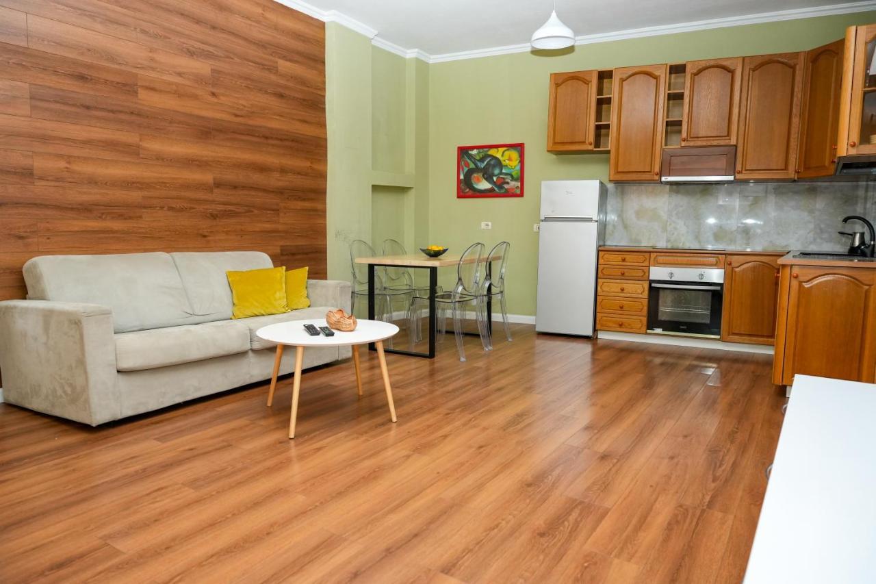 Cozy Apartment In The Heart Of Tirana ! Bagian luar foto