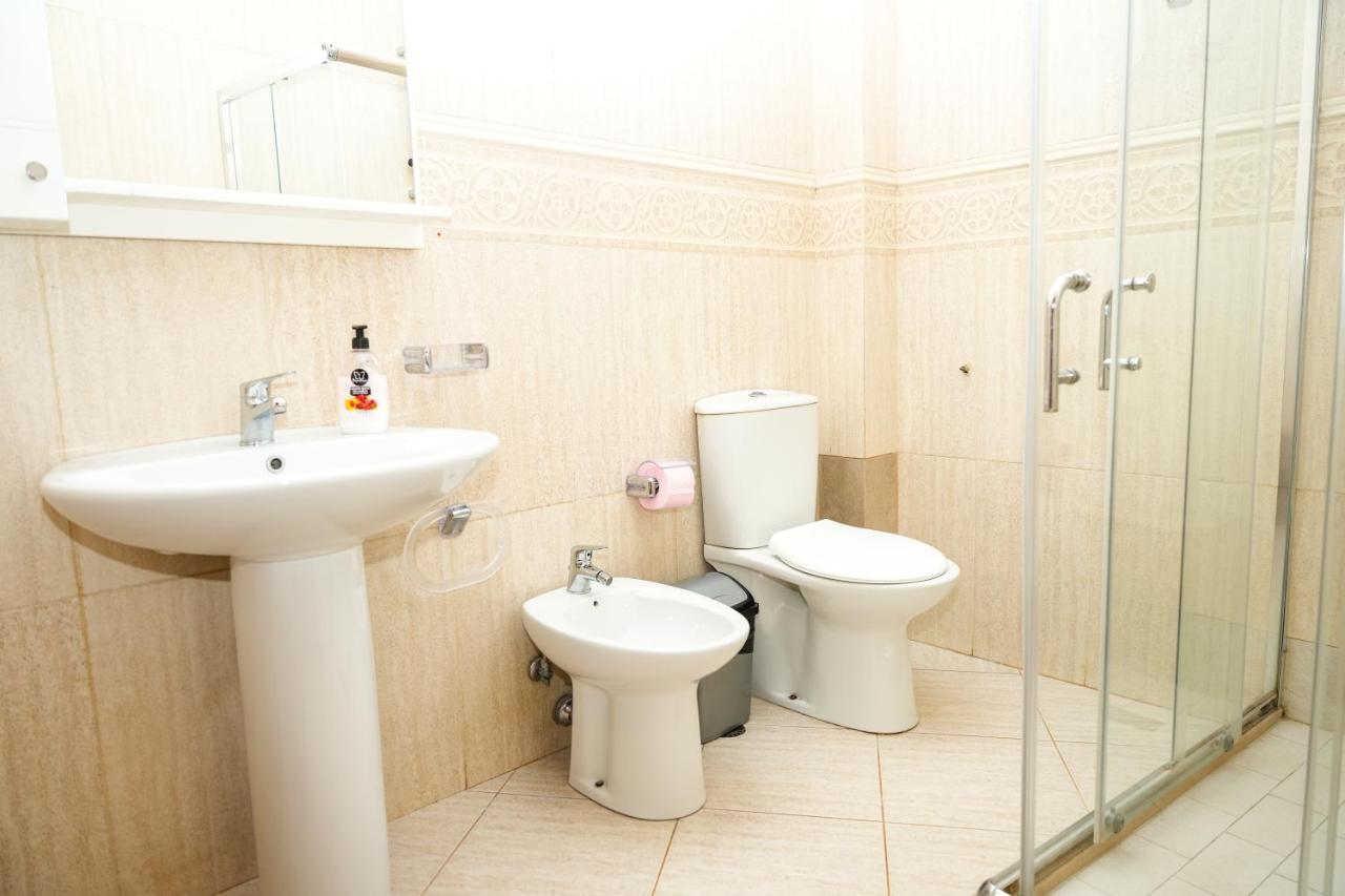 Cozy Apartment In The Heart Of Tirana ! Bagian luar foto