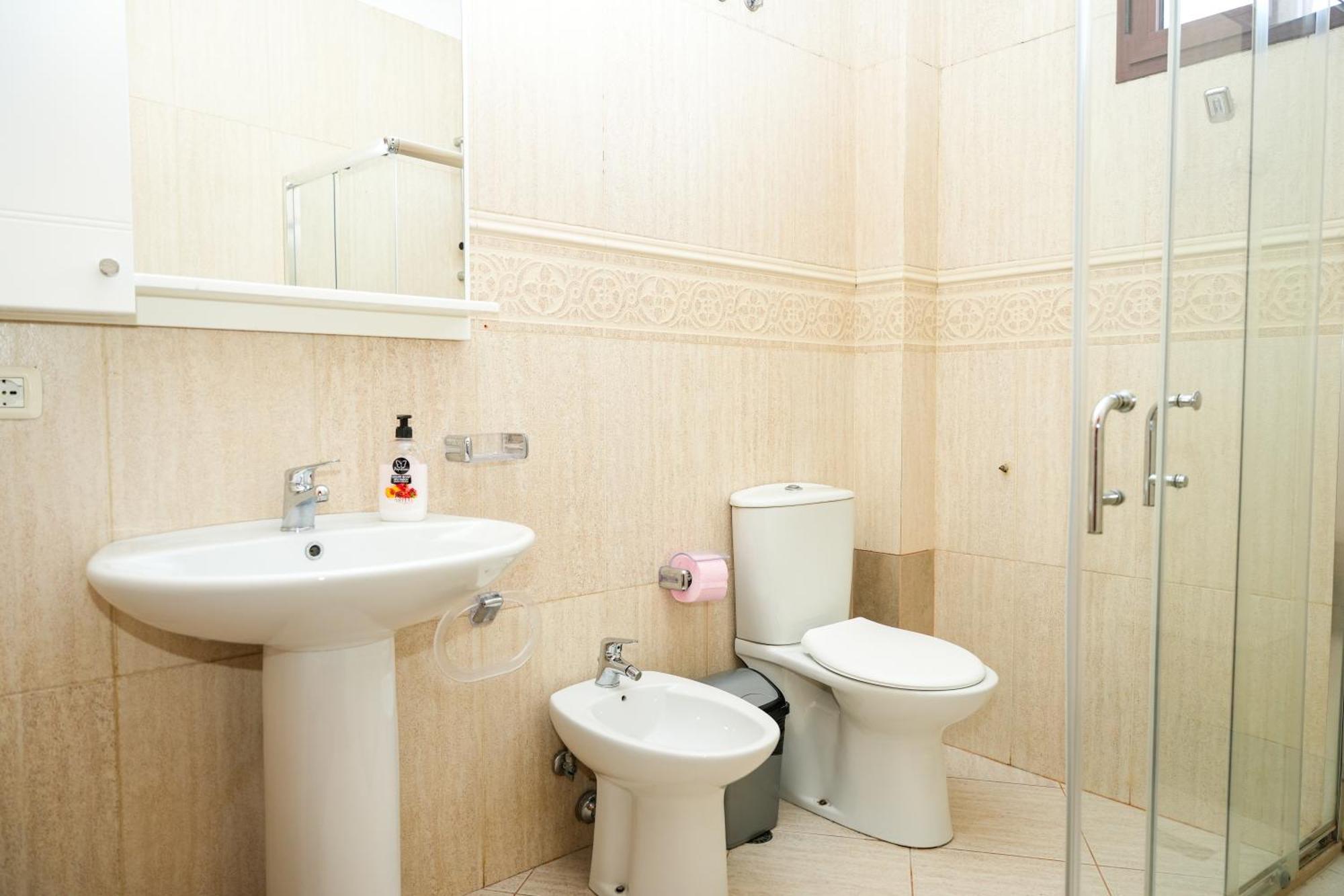 Cozy Apartment In The Heart Of Tirana ! Bagian luar foto