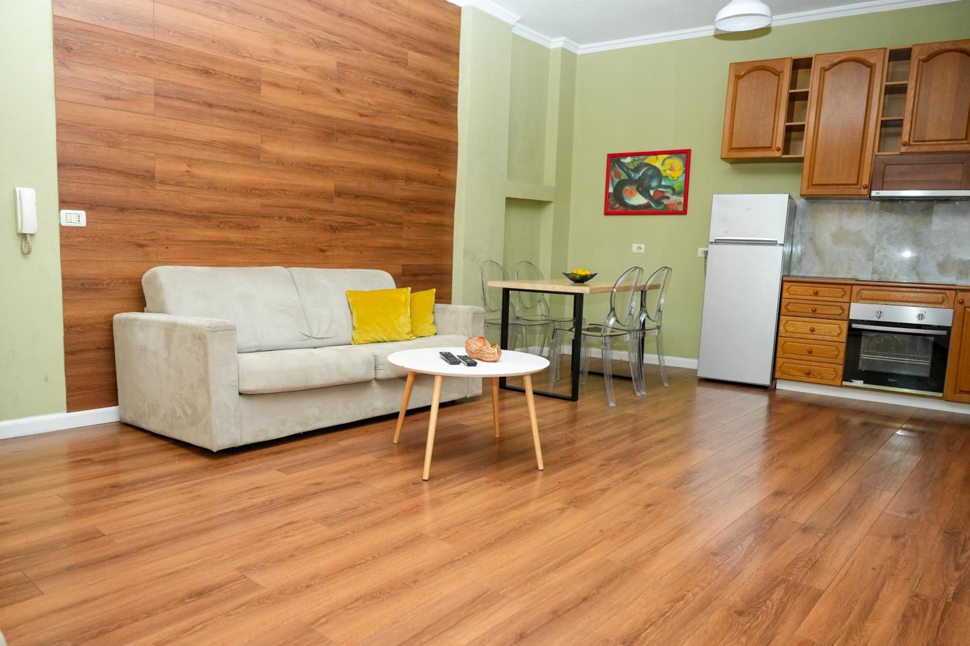 Cozy Apartment In The Heart Of Tirana ! Bagian luar foto
